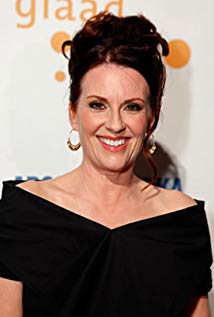 How tall is Megan Mullally?